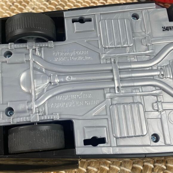 Disney Pixar Incredibles 2 Mr Incredible, his vehicle, Elastigirl & her cycle - Picture 8 of 13